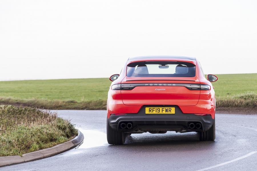  Porsche Cayenne Coupe 2019 года  (UK) (фото 15 из 40)
